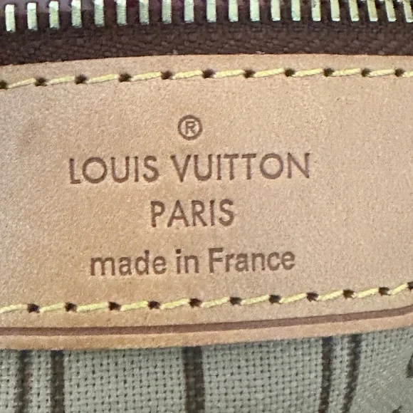 ❌SOLD❌AUTHENTIC Louis Vuitton Monogram Canvas with Gold Hardware - Picture 10 of 16